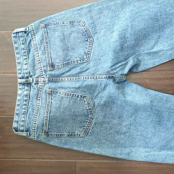 Pretty Little Thing High Waisted Ripped Jeans - Picture 8 of 8